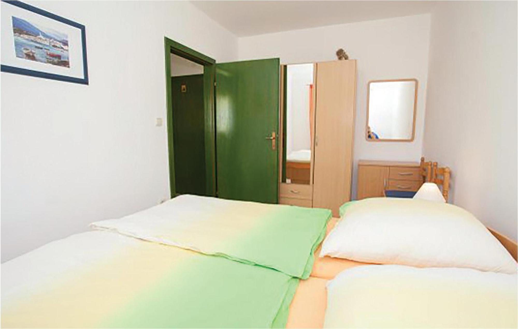 1 Bedroom Beautiful Apartment In Malinska Exterior foto