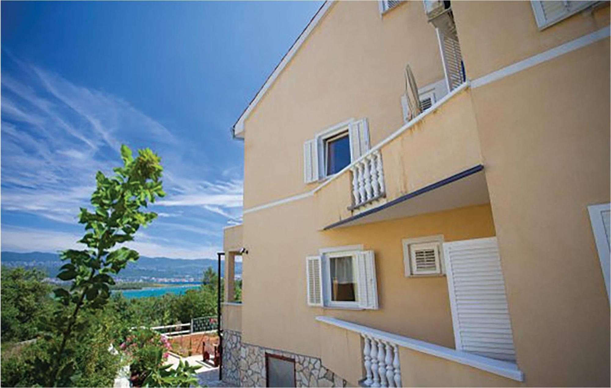 1 Bedroom Beautiful Apartment In Malinska Exterior foto